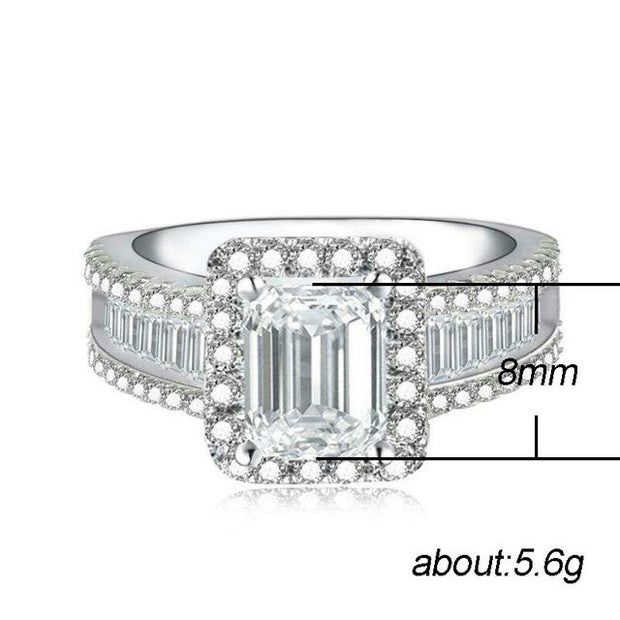 Jewellery ring with diamonds