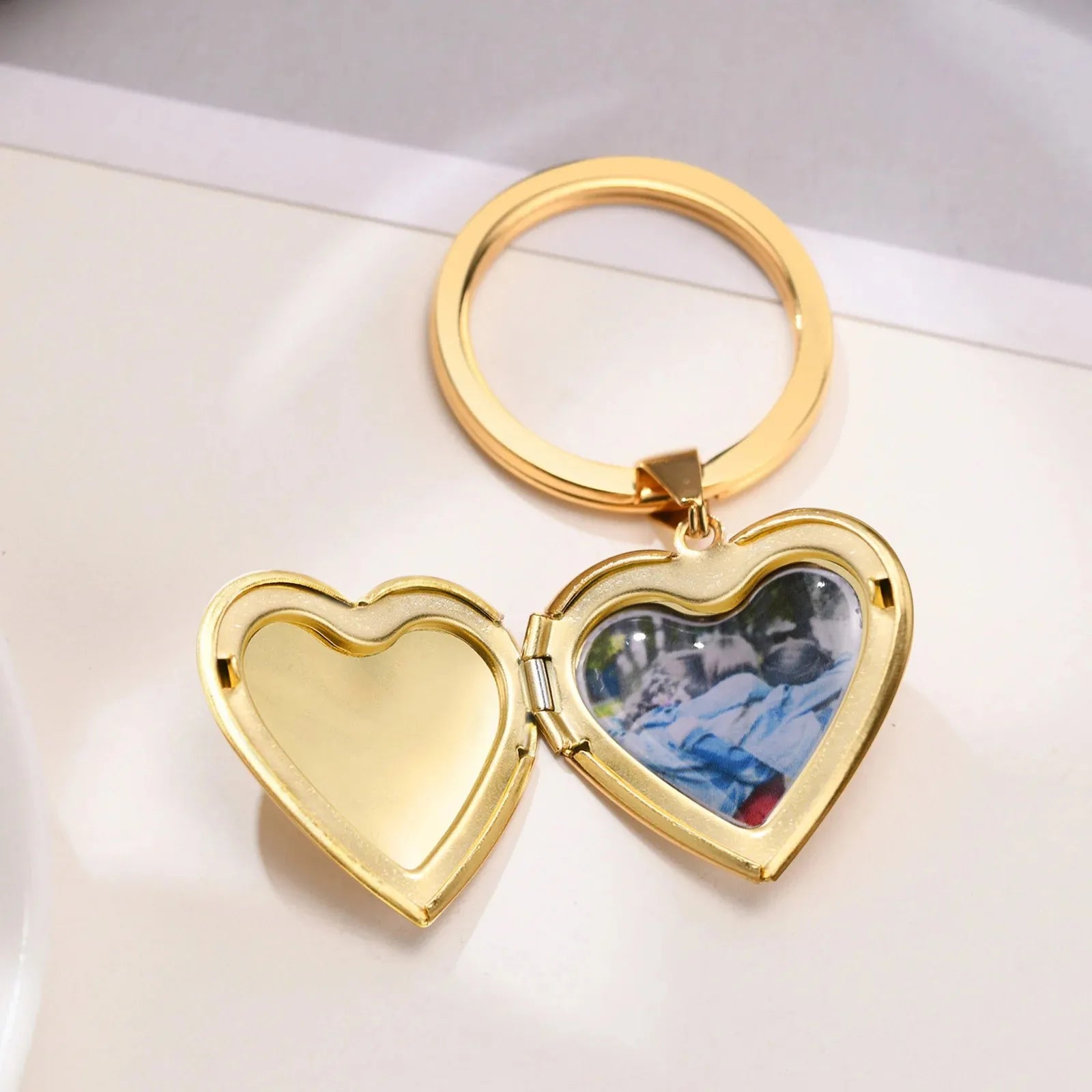 Customized Key Chain, Stainless Steel Heart Charm Image Insert Locket Keychain,Casual Romantic Unisex Women Accessory Gift